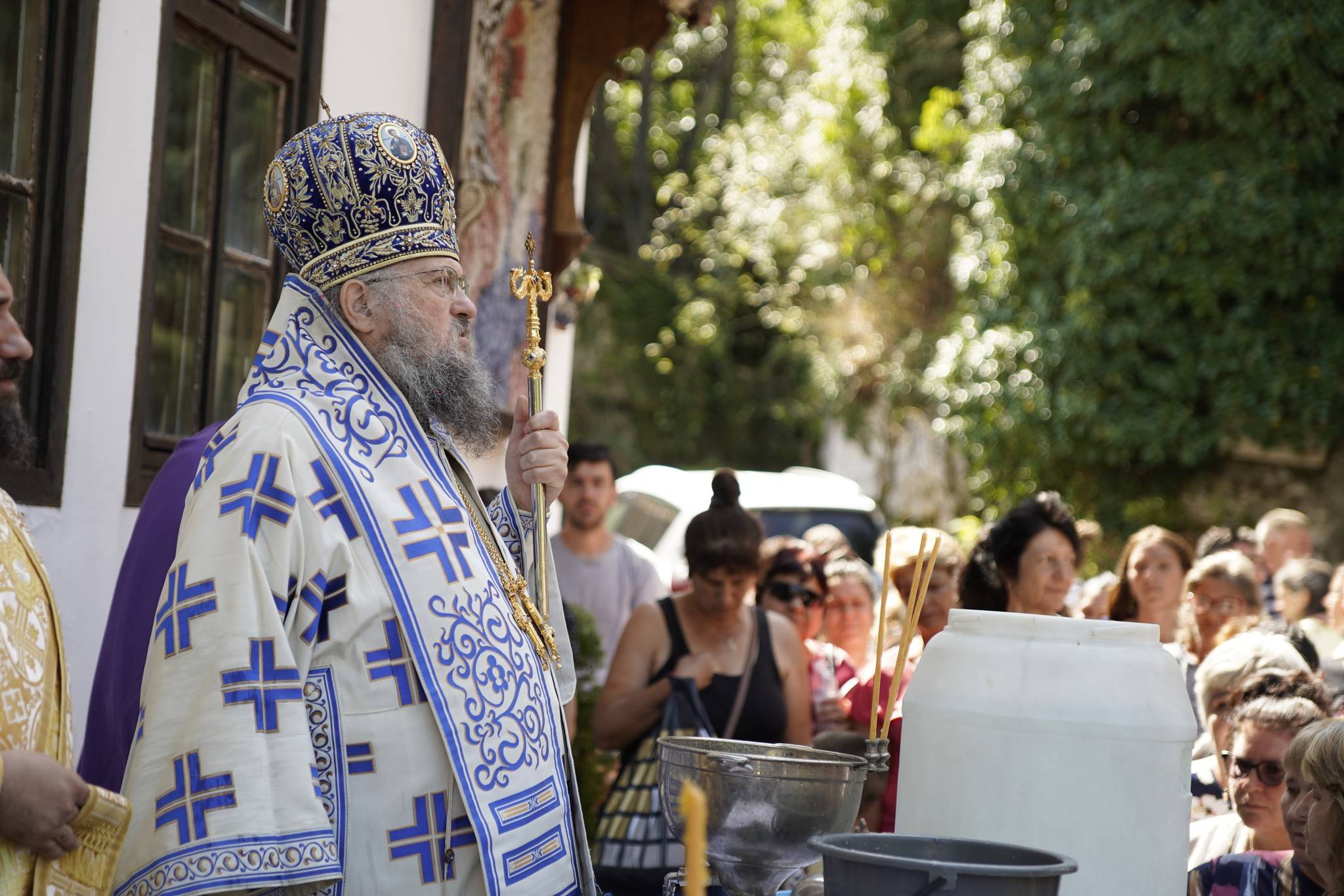  Негово Високопреосвещенство Врачанския митрополит Григорий 